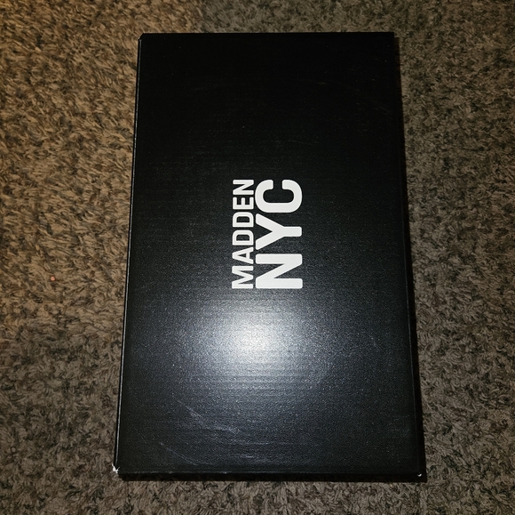 Madden NYC womens sneakers size 9 - Picture 5 of 6